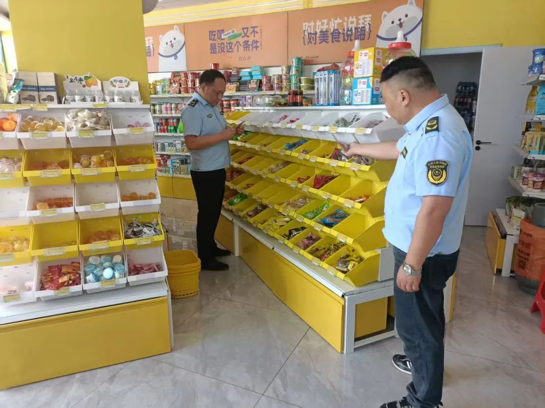 護航高考 崇陽縣市場監(jiān)管局開展預(yù)包裝及散裝食品安全專項檢查行動